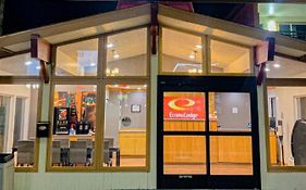 Econo Lodge Inn & Suites